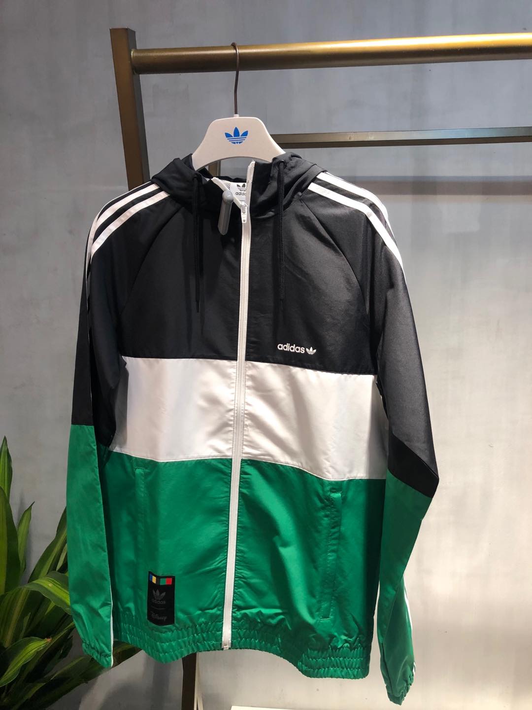 Adidas Original Windbreak GP6480 Hoody Goofy Disney Jacket